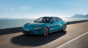 到 2025 年，纯电和插混将出现 1:1 的局面。插电混动的春天，已经在我们身边。